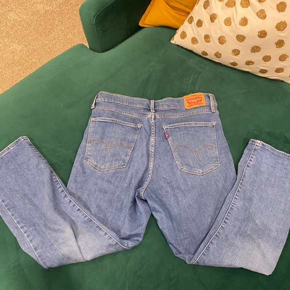Levi’s 724 high rise crop in EUC! - Picture 2 of 3